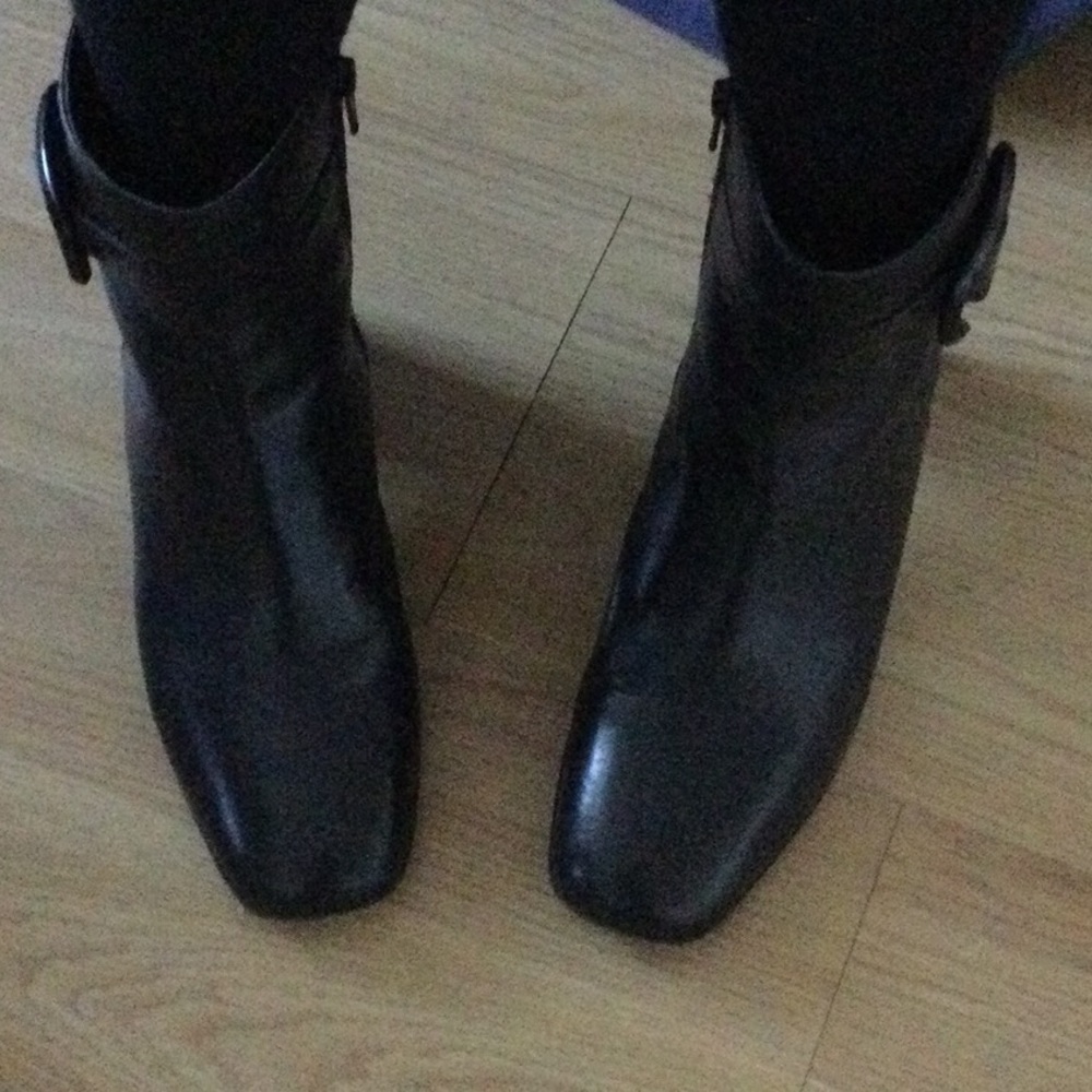 NINE WEST Black GENUINE LEATHER Booties Worn 2x PRICE REDUCED - Picture 6 of 10